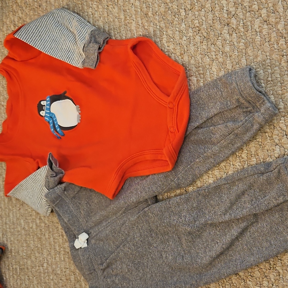 Carters Outfit Bundle - Picture 10 of 10